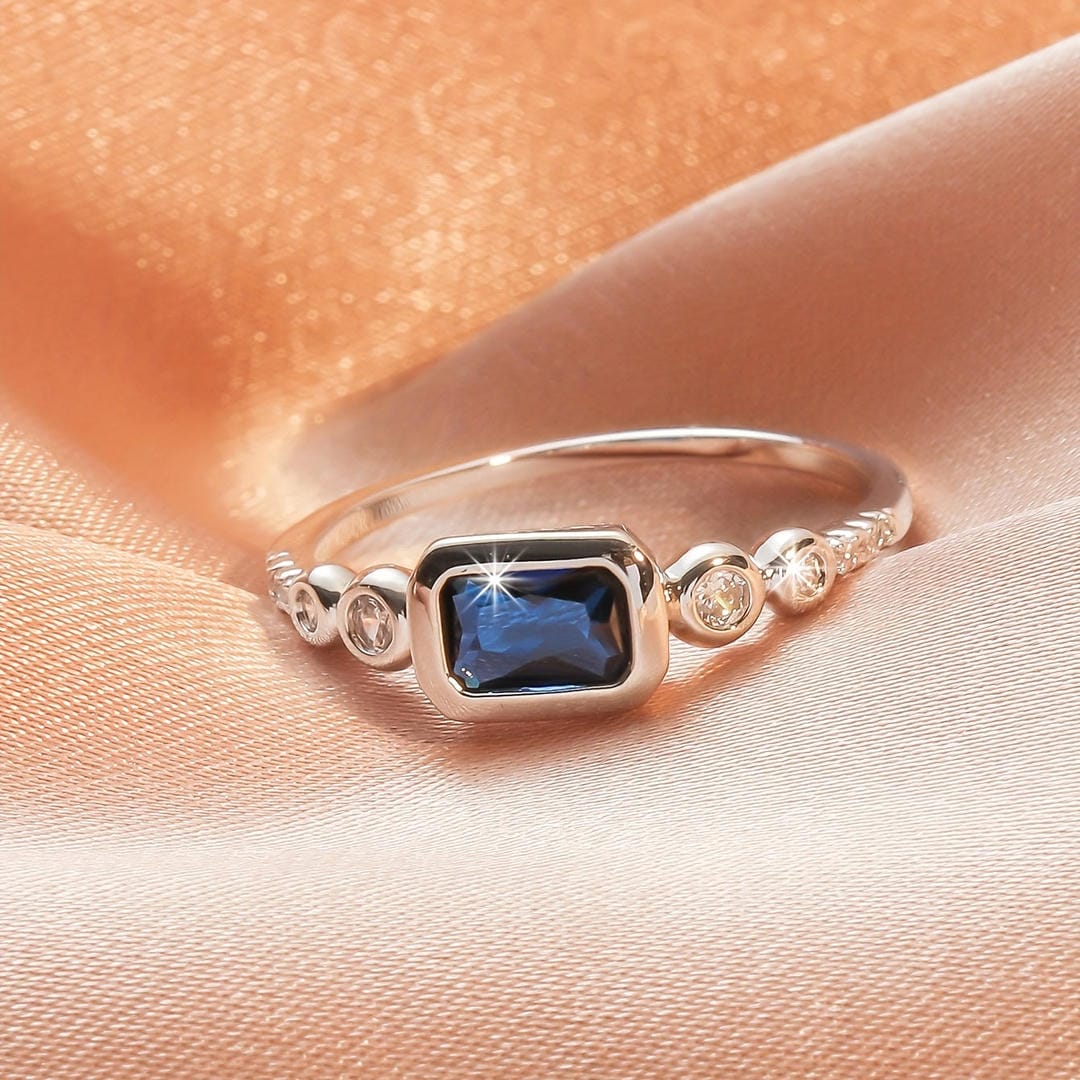 Anillo de Zafiro en Oro Blanco Windsor