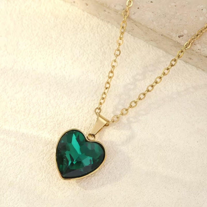 Collar con Colgante de Corazón Esmeralda