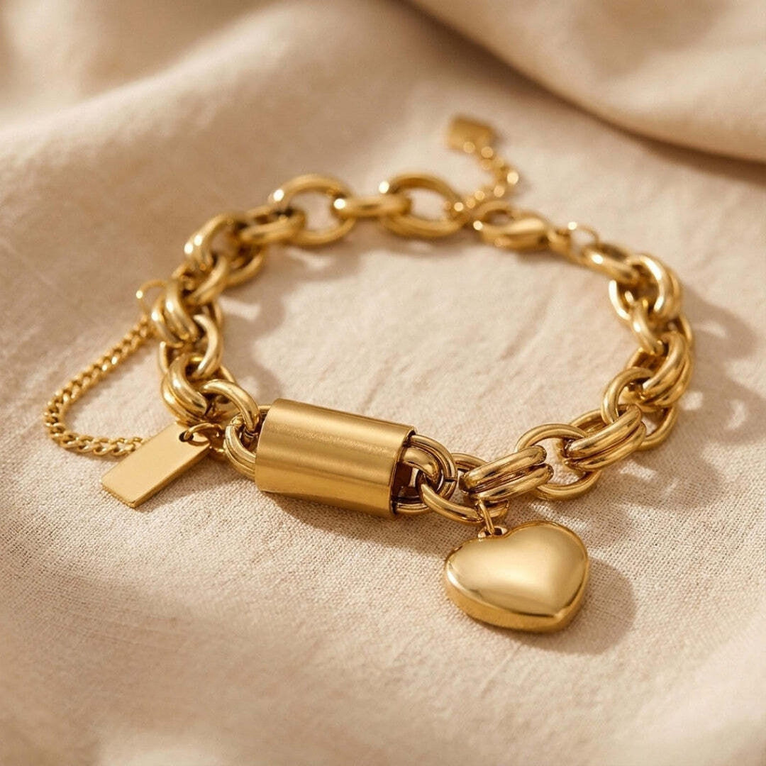 Pulsera de eslabones con corazón dorado