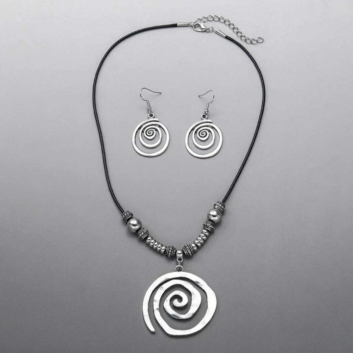Conjunto de Collar y Pendientes con Diseño de Espiral Plateada