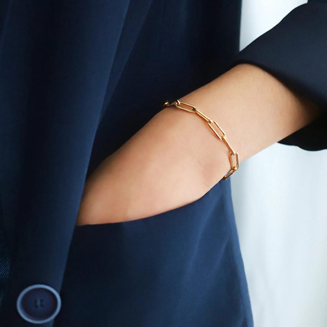 Pulsera Elegante de Clips de Papel Dorados