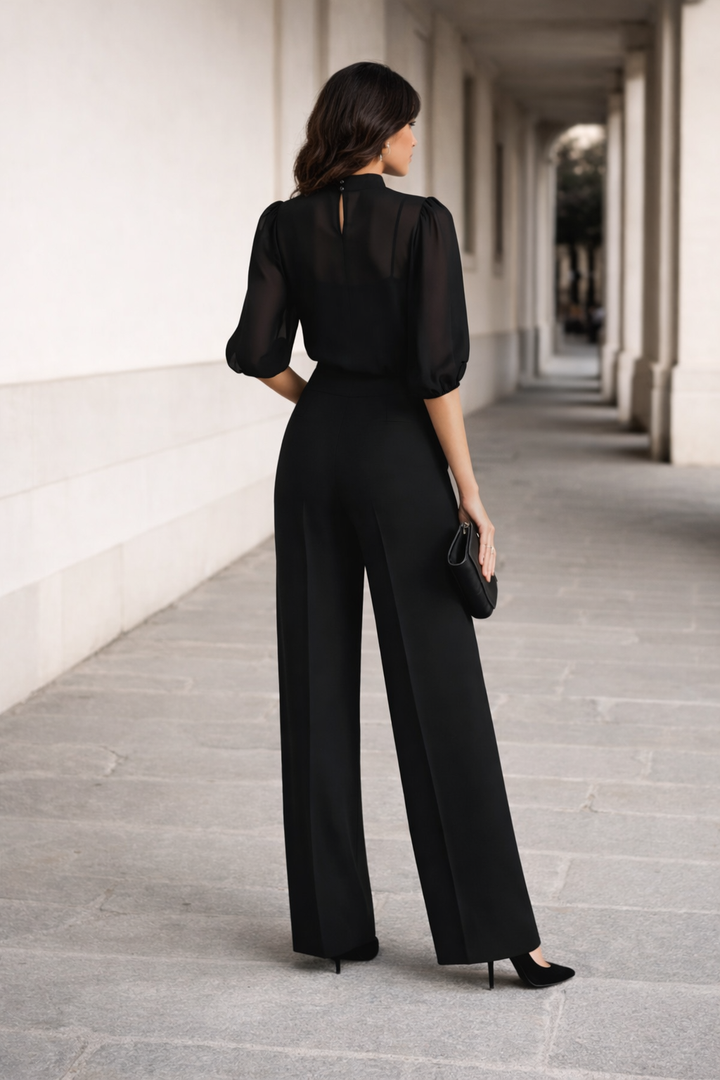 Valentina | Conjunto de Tres Piezas Compuesto por una Camiseta Transparente y Pantalones de Pierna Ancha.