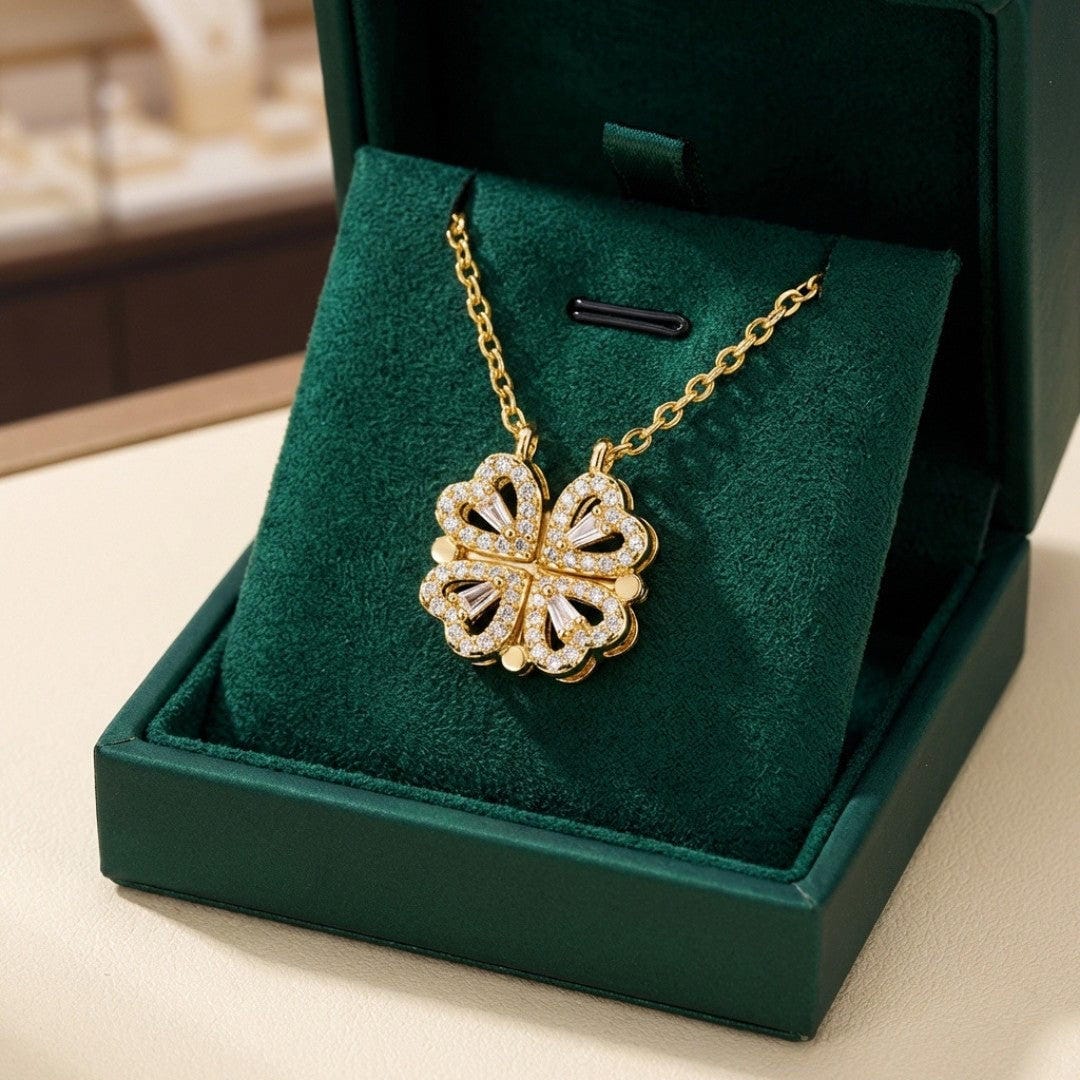 Collar de Trébol Dorado con Colgante de Corazón de Piedra Zirconia