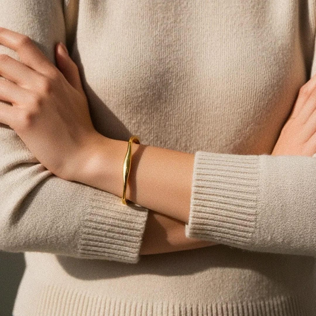 Brazalete Espiral de Oro Luxe Atemporal