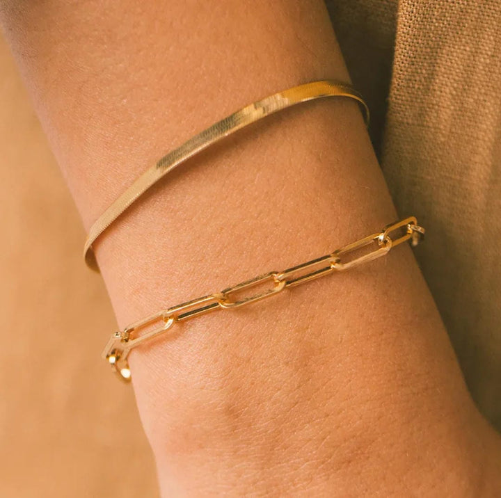 Pulsera Elegante de Clips de Papel Dorados
