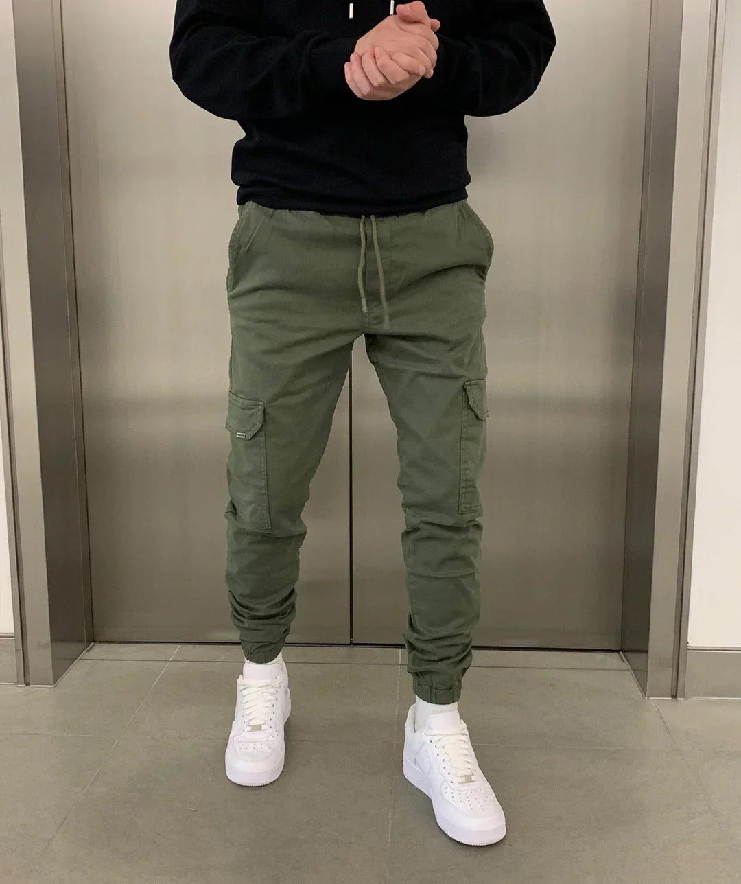 PANTALÓN CARGO DE CORTE JOGGER