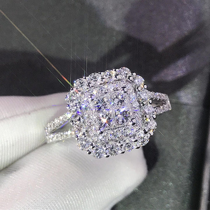 Anillo de Boda de Zirconia en Forma Cuadrada