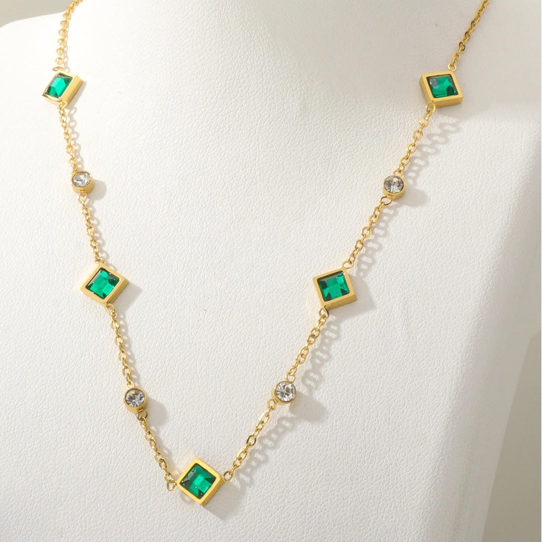 Collar con Colgante de Esmeralda Real