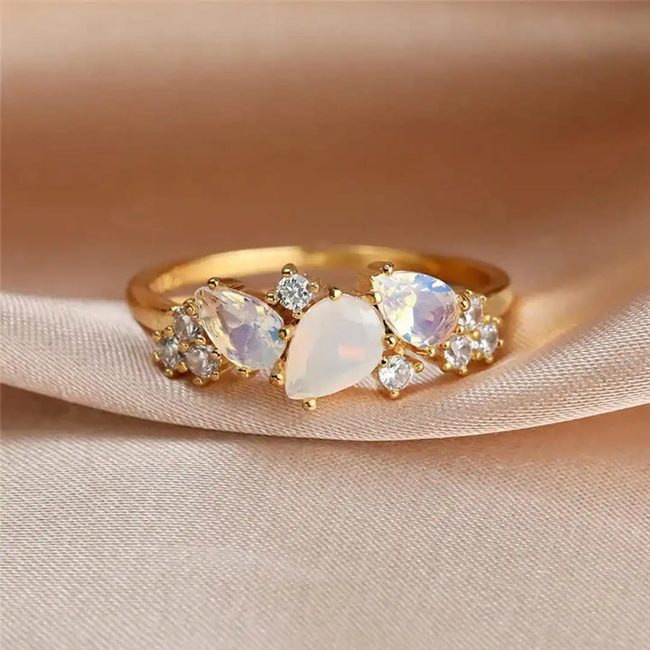 Anillo Vintage de Piedra Luna Dorada