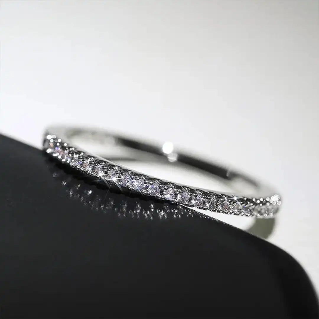 Anillo Minimalista Elyse de Circonita