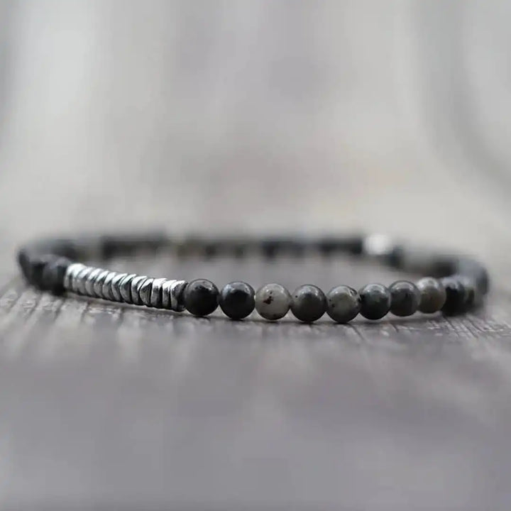Pulsera de Roca Volcánica Atemporal