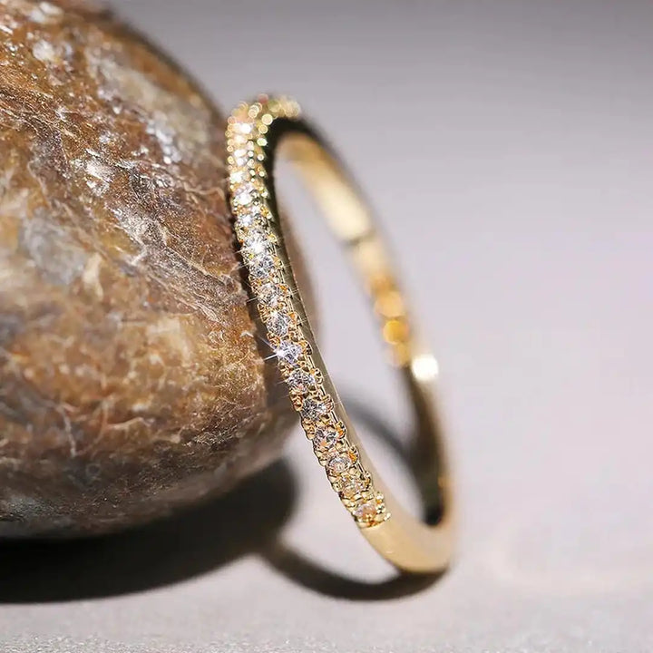 Anillo Minimalista Elyse de Circonita