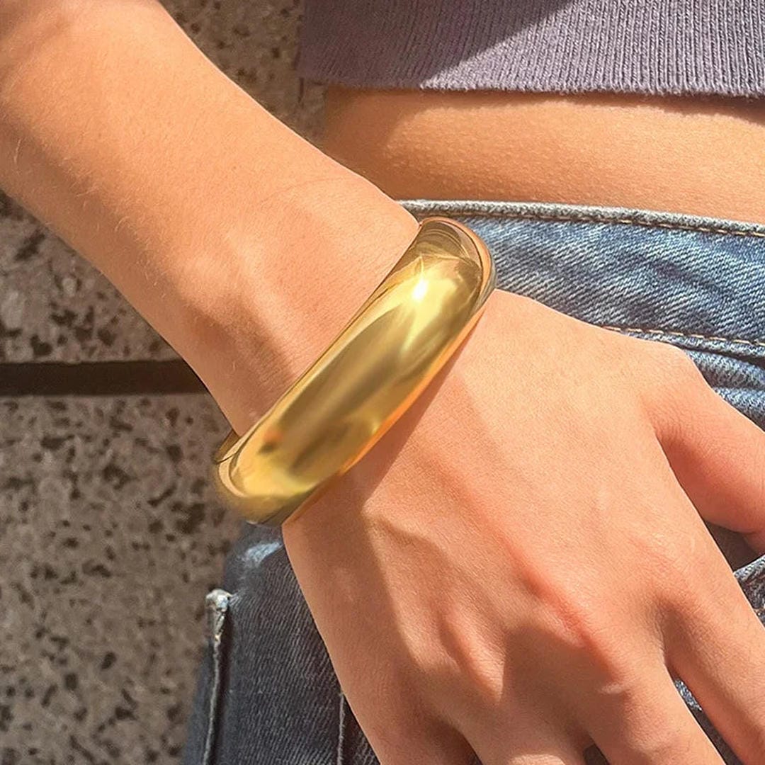 Brazalete de Oro Liso Atemporal