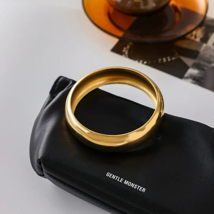 Brazalete de Oro Liso Atemporal