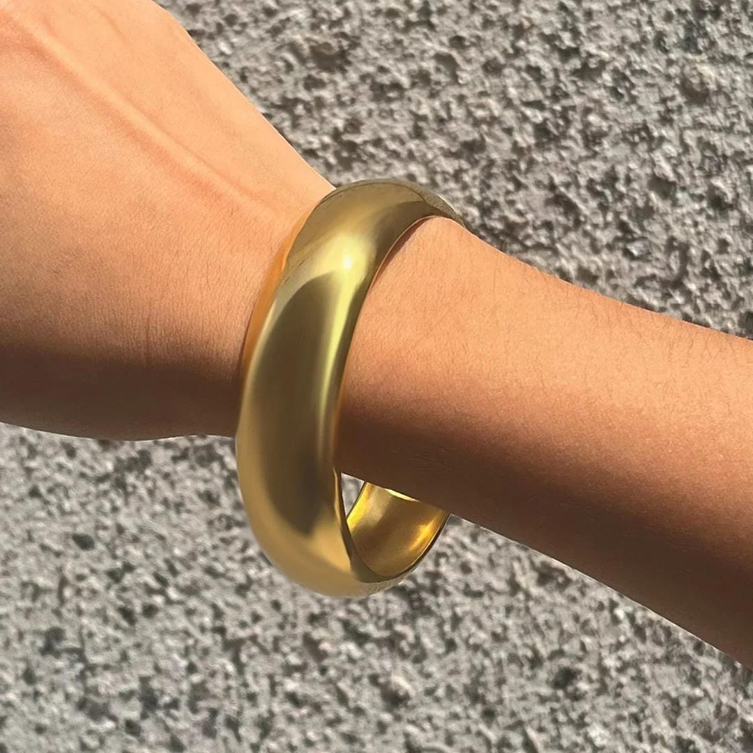Brazalete de Oro Liso Atemporal