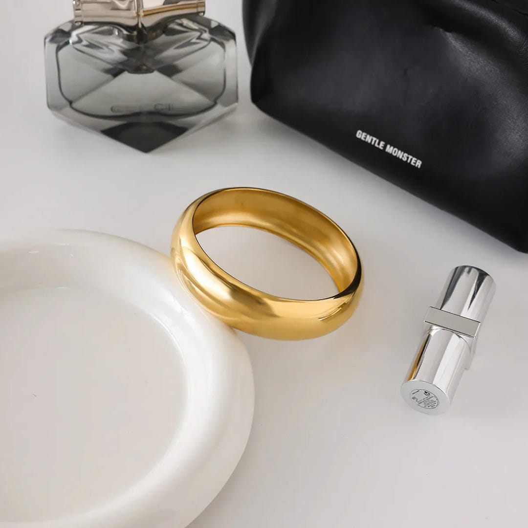 Brazalete de Oro Liso Atemporal