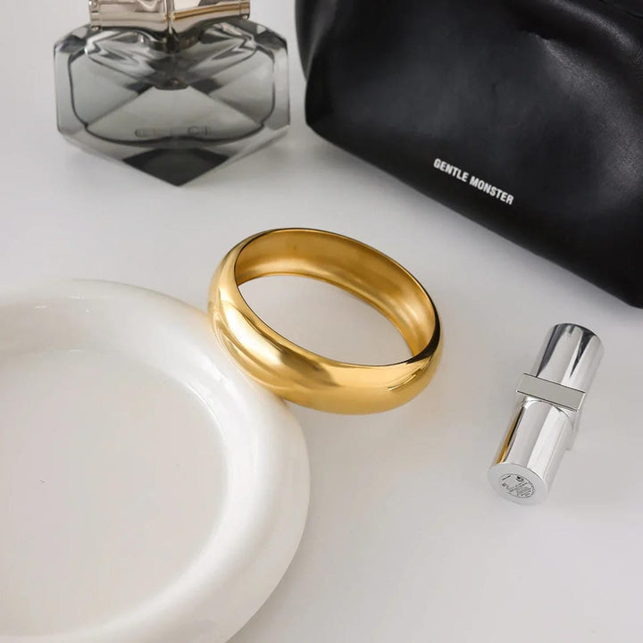 Brazalete de Oro Liso Atemporal