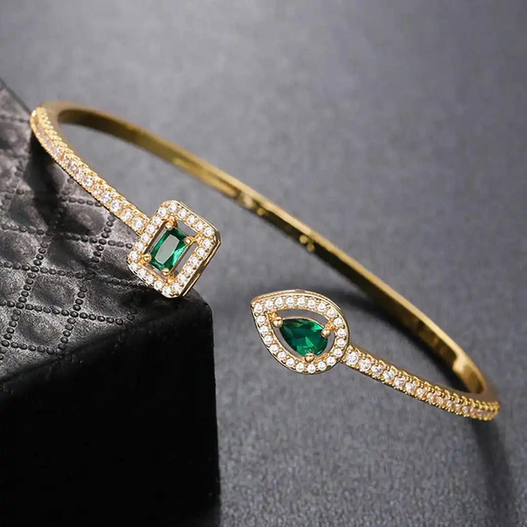 Brazalete Abierto de Esmeralda Elegante