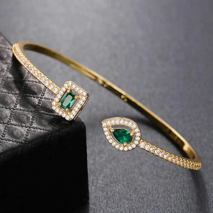 Brazalete Abierto de Esmeralda Elegante