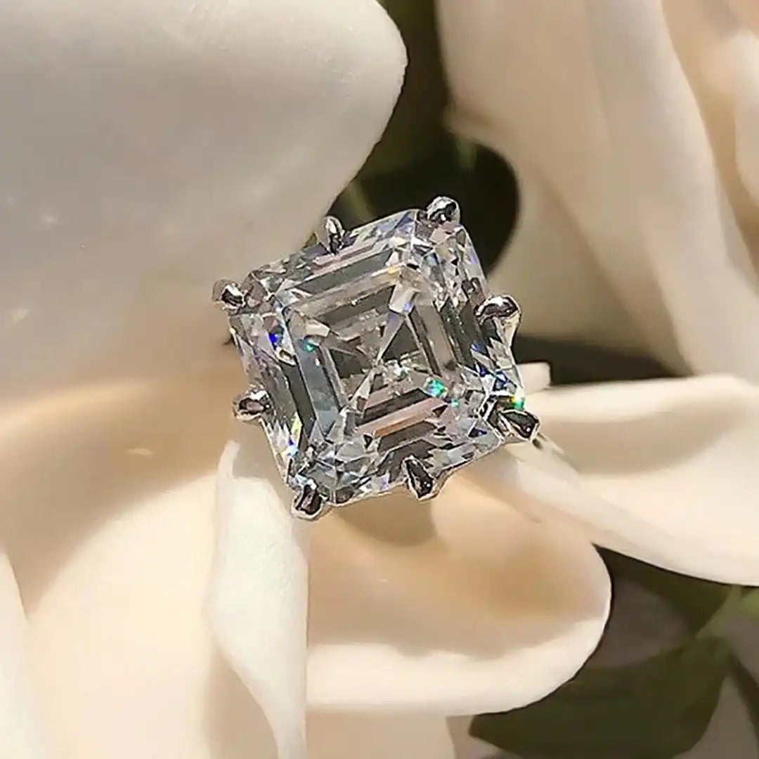 Anillo de Zirconia Cubica de Oro Atemporal