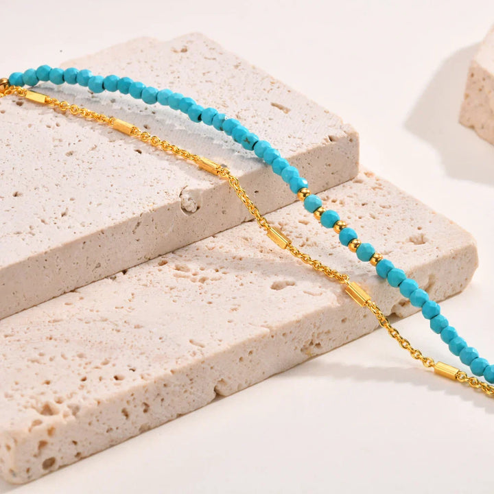 Pulsera de Turquesa con Doble Cadena de Oro Atemporal