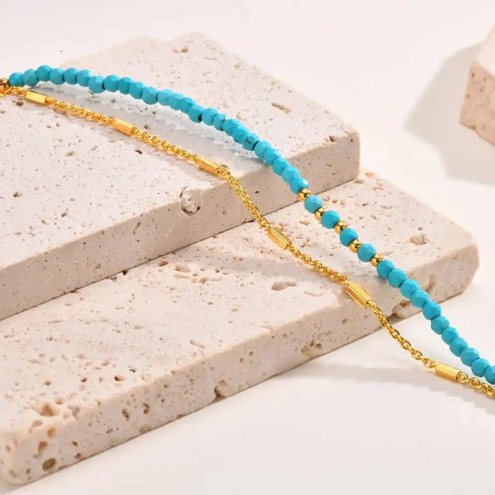 Pulsera de Turquesa con Doble Cadena de Oro Atemporal