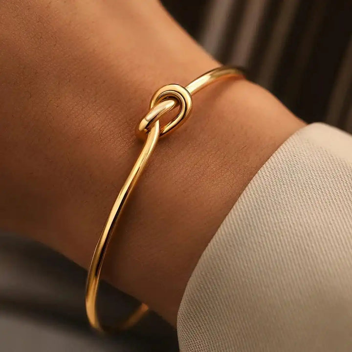 Pulsera Ajustable de Nudo Dorado