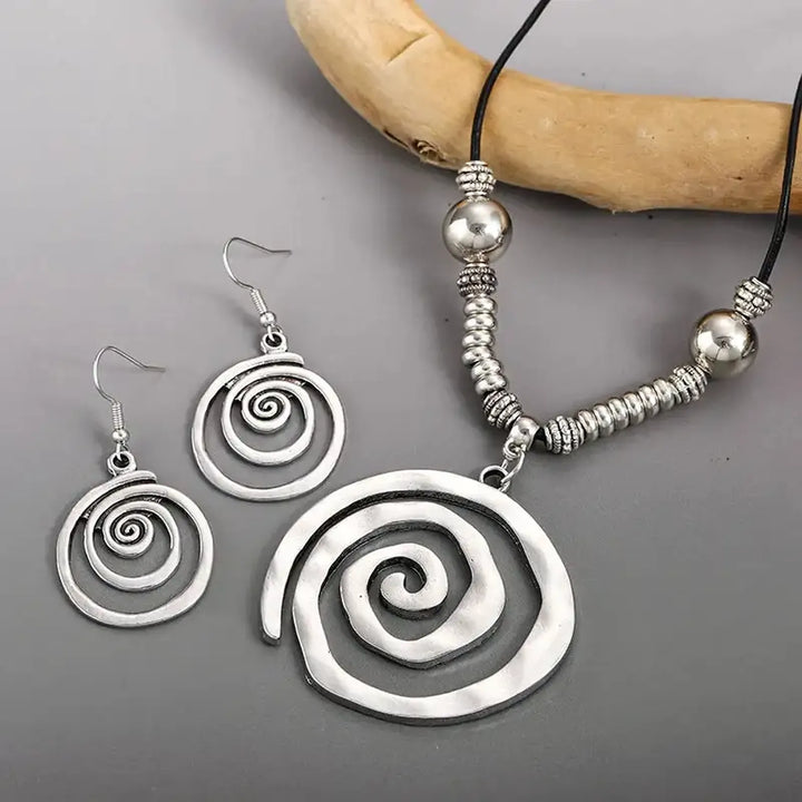Conjunto de Collar y Pendientes con Diseño de Espiral Plateada