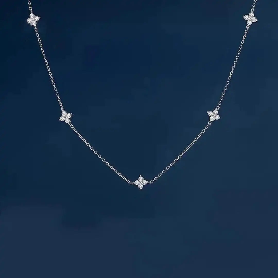 Collar de Zirconia Incrustada en Forma de Flor