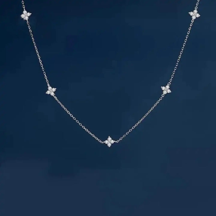 Collar de Zirconia Incrustada en Forma de Flor