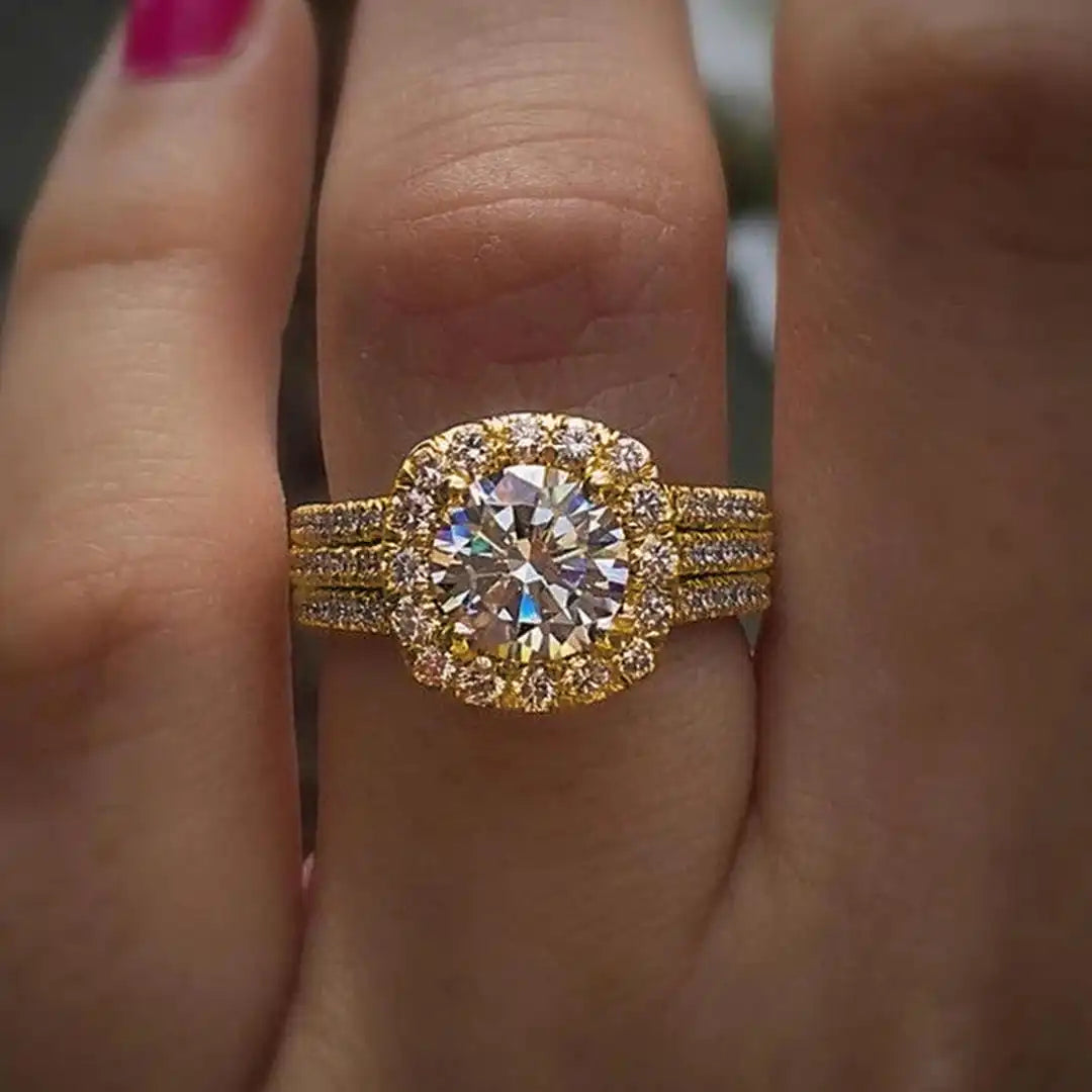 Anillo de Declaración con Halo de Pavé en Forma de Cojín