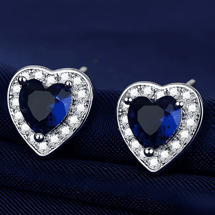 Pendientes de Stud en Forma de Corazón de Zafiro