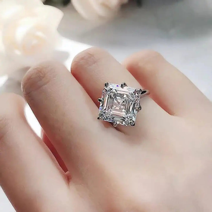 Anillo de Zirconia Cubica de Oro Atemporal