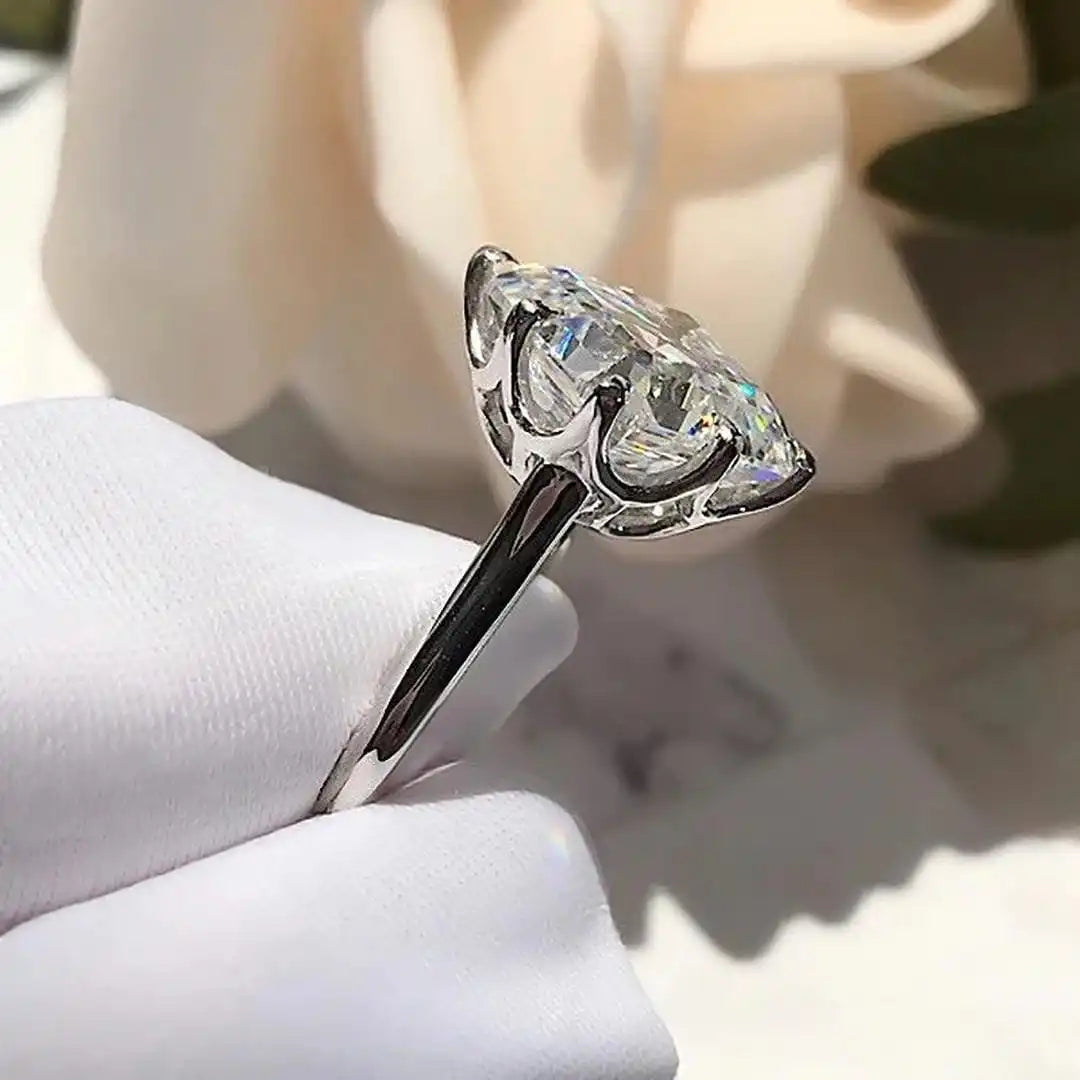 Anillo de Zirconia Cubica de Oro Atemporal