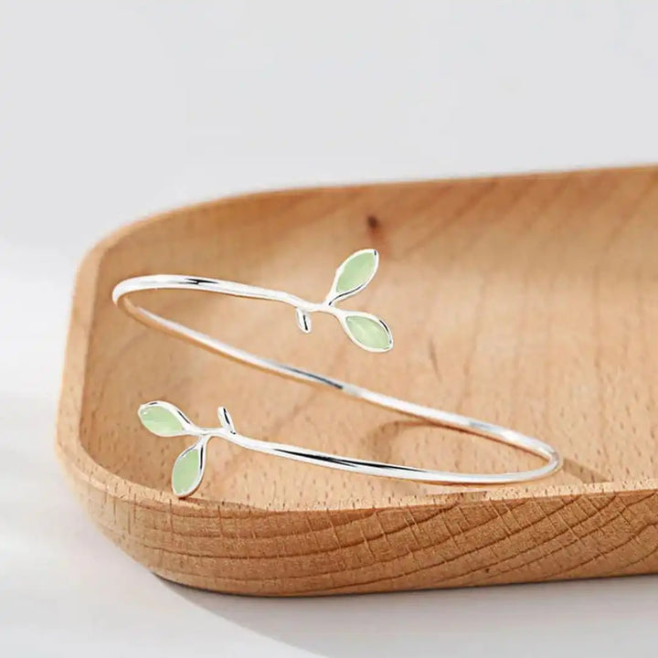 Brazalete de Hoja de Ópalo Plateado Atemporal