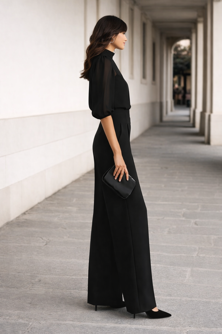 Valentina | Conjunto de Tres Piezas Compuesto por una Camiseta Transparente y Pantalones de Pierna Ancha.