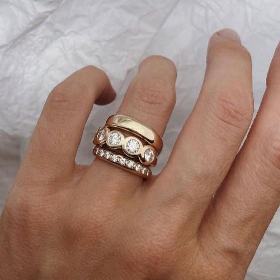 Anillo de Oro Forjado con Circonia