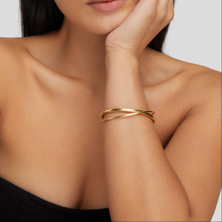 Pulsera Curva Dorada