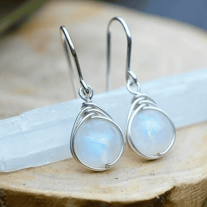 Pendientes de gota de piedra lunar plateada