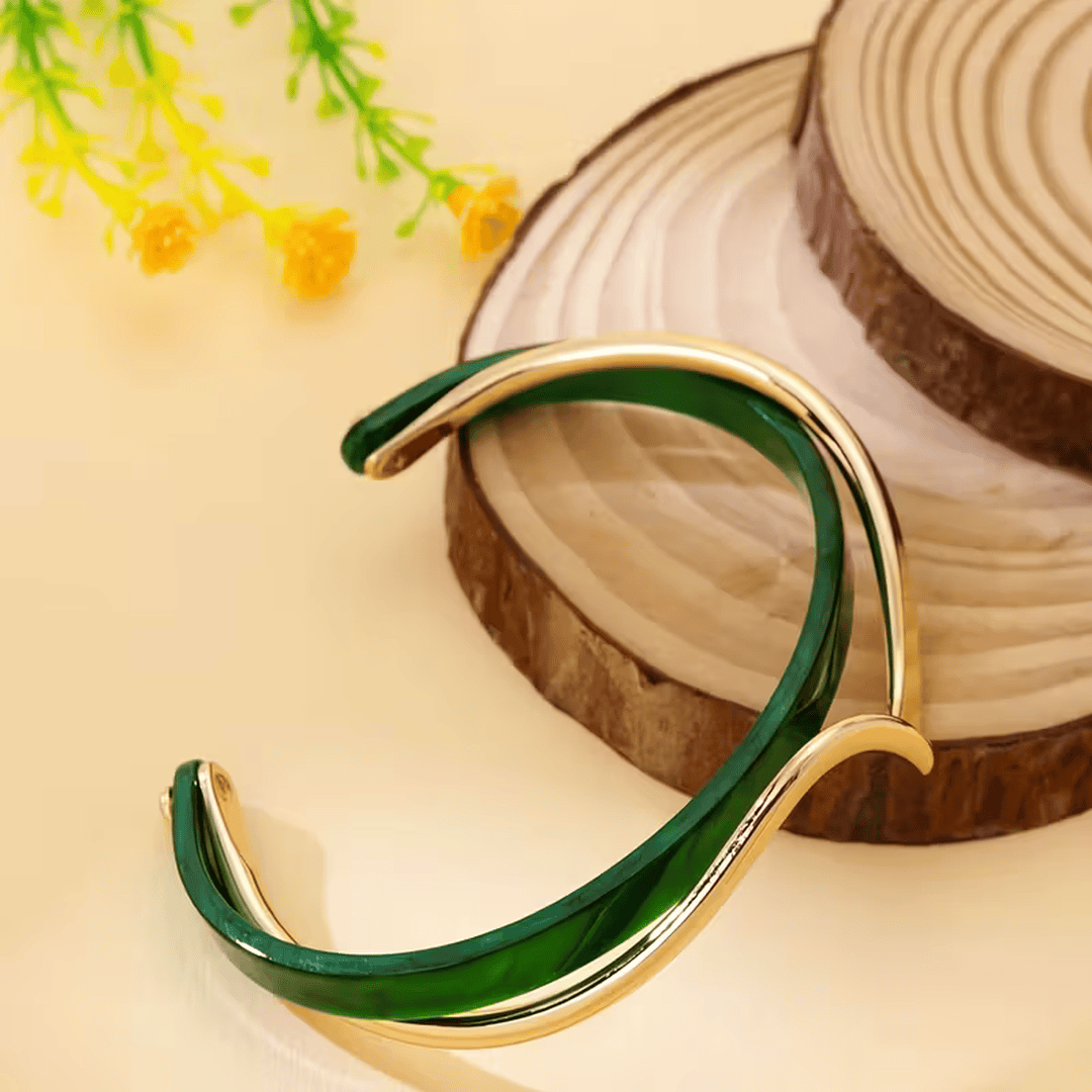 Brazalete de Olas Verde Esmeralda Elegante