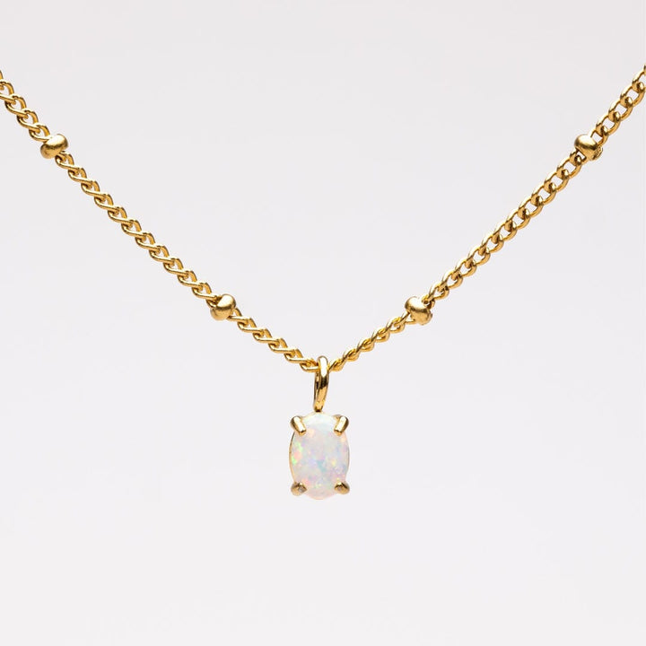 Collar de Perlas de Oro con Colgante de Ópalo