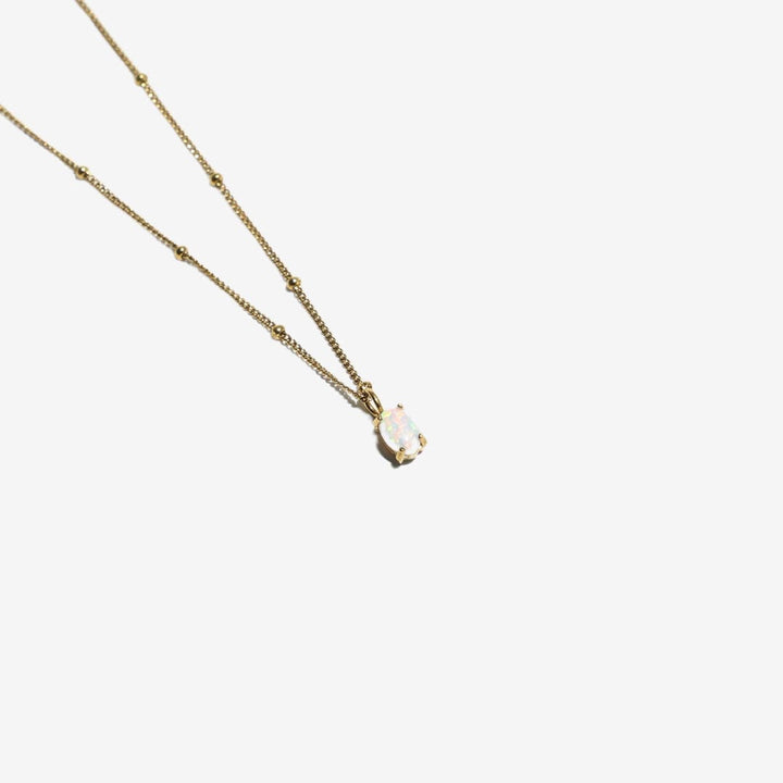 Collar de Perlas de Oro con Colgante de Ópalo