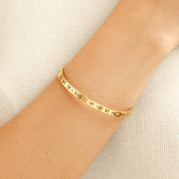 Brazalete Dorado Clásico Romano