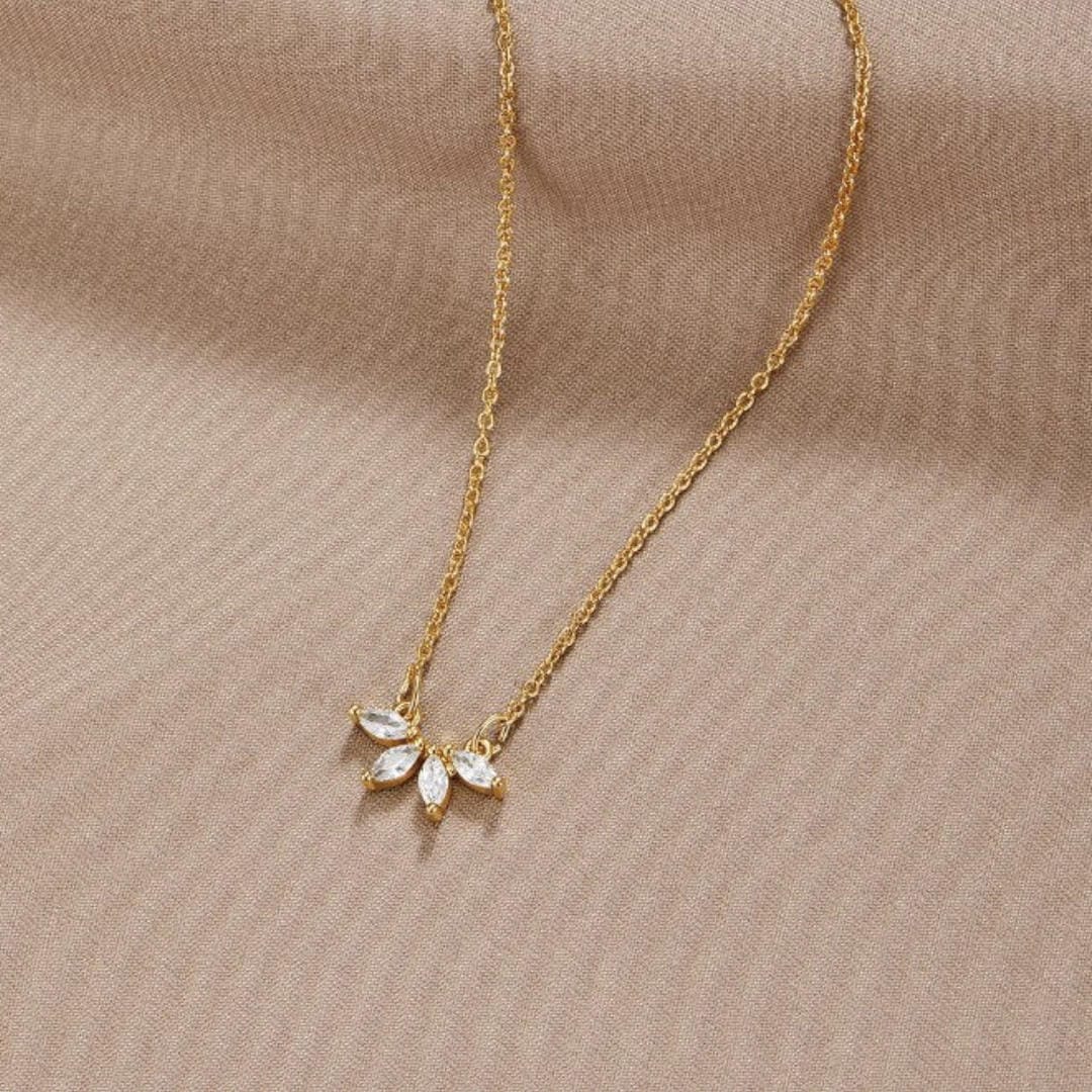 Omelia Sparkling Glass Leaf Necklace
