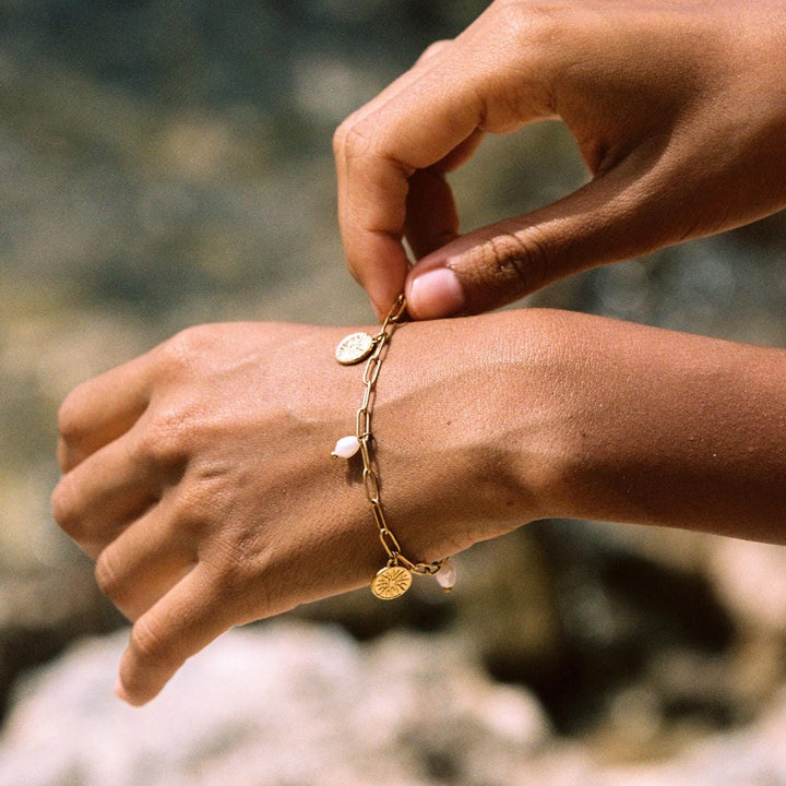 Pulsera Radiante de Sol Dorado